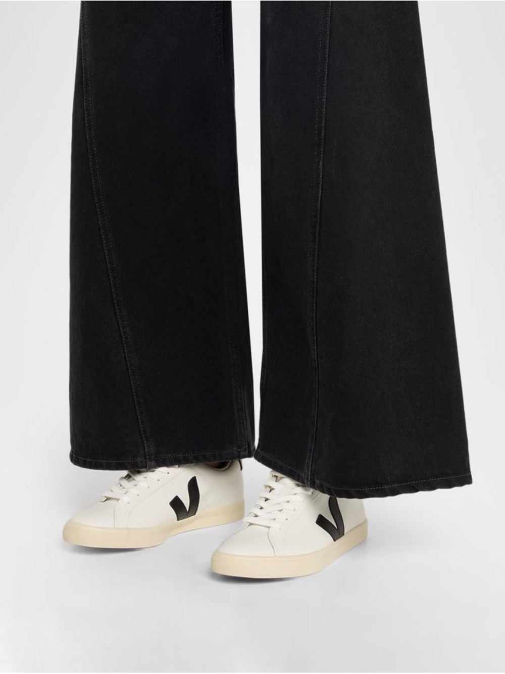 Veja Esplar Bi-Color Low-Top Sneaker W7